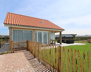 Modern toilet in Holiday home Zonnedorp 18, Duinhuis 18 in Renesse, Zeeland with decorative elements.