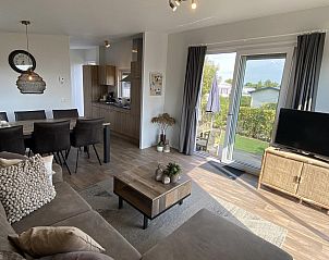 Living room with view in VZ804 Vakantiechalet Arend 1833 Renesse, Zeeland