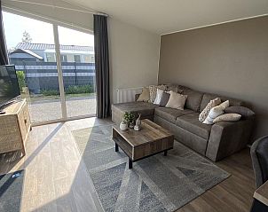 Open kitchen in VZ804 Holiday Chalet Arend 1833 Renesse, Schouwen-Duiveland