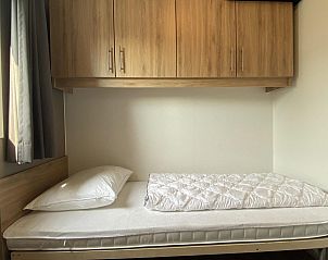 Bathroom with shower in VZ804 Holiday Chalet Arend 1833 Renesse, Zeeland