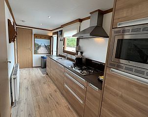 Volledig uitgeruste keuken in VZ2321 Vakantiechalet in Renesse, Schouwen-Duiveland.