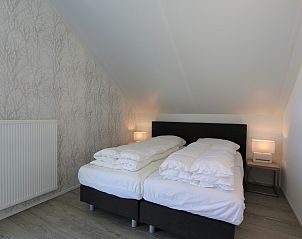 Cozy attic room in Het Witte Strandhuis in Renesse, Zeeland.