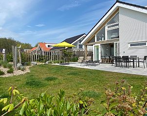 Gerumiger Garten im Ferienhaus Zonnedorp 29 Strandloper in Renesse, Schouwen-Duiveland, Zeeland.