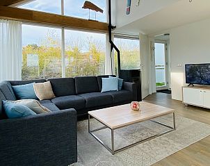 Moderne Sitzecke im Ferienhaus Zonnedorp 29 Strandloper, Renesse, Schouwen-Duiveland, Zeeland.