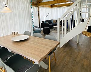 Stilvolle Essecke im Ferienhaus Zonnedorp 29 Strandloper, Renesse, Zeeland.