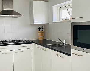 Moderne Kche im Ferienhaus Zonnedorp 29 Strandloper, Renesse, Schouwen-Duiveland, Zeeland.