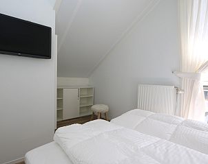 Gezellige zithoek in Vakantiehuis Zonnedorp 10 met uitzicht op de omgeving.