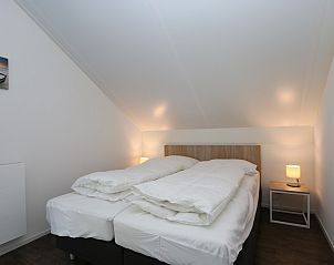 Stilvolles Badezimmer im Ferienhaus Zonnedorp 23, Zeeland House, Renesse, mit glatter Oberflche.