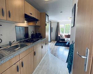 Kompaktes Badezimmer in VZ809 Ferienhaus Renesse, ein komfortables Ferienhaus in Schouwen-Duiveland.