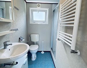 Gerumiges Schlafzimmer in VZ809 Ferienchalet Renesse, ein ideales Ferienhaus fr Ruhesuchende in Zeeland.