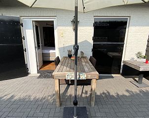 VZ735 Appartement Renesse biedt een uitnodigend terras in het zonnige Zeeland.