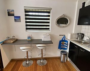 Moderne keuken in VZ735 Appartement Renesse, ideaal voor een vakantie in Schouwen-Duiveland.