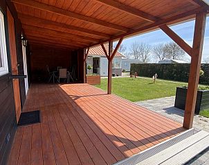 Die gerumige Veranda des Ferienhauses VZ1101 in Renesse ist ideal fr Entspannung im Freien in Schouwen-Duiveland.
