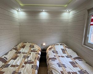 Schlafzimmer mit zwei Einzelbetten in VZ1101 Ferienhaus in Renesse, ideal fr Familien in Zeeland.