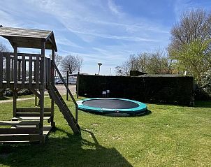 Kinderfreundlicher Spielplatz im Ferienhaus VZ1101 in Renesse, ideal fr Familien in Zeeland.