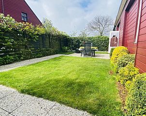Groene tuin bij VZ182 Vakantiehuis Kerkwerve in Schouwen-Duiveland.