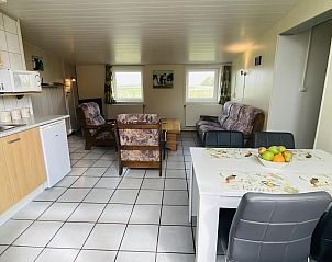 Ruime woonkamer in VZ182 Vakantiehuis Kerkwerve, Zeeland.