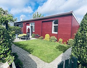 Entree van VZ182 Vakantiehuis Kerkwerve met groene tuin in Schouwen-Duiveland.