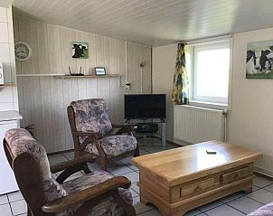 Eethoek in vakantiehuis ZE182, Kerkwerve, met veel natuurlijk licht, Zeeland.