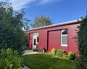 Slaapkamer met tweepersoonsbed in vakantiehuis ZE182, Kerkwerve, Zeeland.