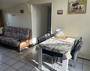 Moderne keuken met apparatuur in vakantiehuis ZE182, Kerkwerve, Schouwen-Duiveland, Zeeland.