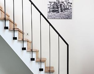 Open trap naar zolder in Vakantiehuis in Noordwelle, Schouwen-Duiveland, Zeeland.