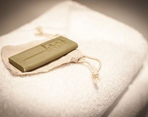 Comfortabele handdoeken en zeep in Vakantiehuisje in Noordwelle, luxe details in Schouwen-Duiveland, Zeeland.