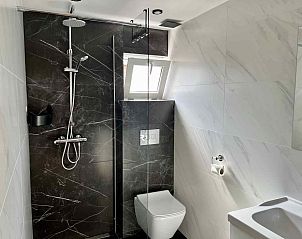 Tweede slaapkamer in vakantiehuis ZE086, Noordwelle, Schouwen-Duiveland, Zeeland met twee bedden.