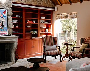 Rustieke leeshoek in Vakantiehuis in Noordwelle, Schouwen-Duiveland, perfect voor ontspanning.