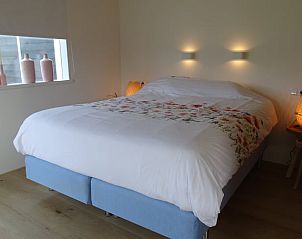 Gezellige slaapkamer in Huisje in Noordgouwe, bed and breakfast in Schouwen-Duiveland, Zeeland.
