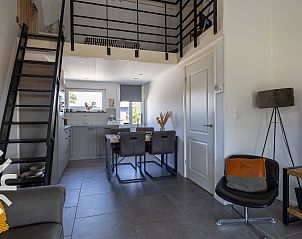 Speeltuin bij vakantiehuis ZE1221 in Sint-Annaland, Tholen, perfect voor kinderen.