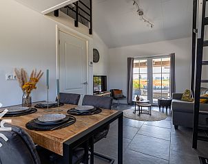 Stijlvolle entree van vakantiehuis ZE1221 in Sint-Annaland, Tholen, met decoratieve elementen.