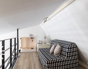 Open keuken en eetruimte in vakantiehuis ZE1221, Sint-Annaland, Tholen met moderne inrichting.