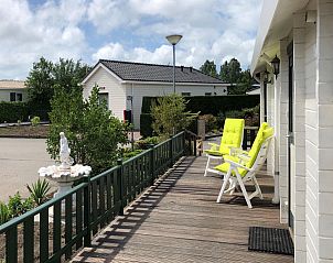 Guest house 610118 • Holiday property Tholen • Sfeervol 6 persoons chalet op vakantiepark Krabbenkreek in 