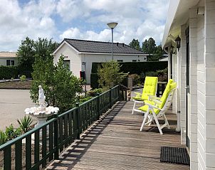 Guest house 610118 • Holiday property Tholen • Sfeervol 6 persoons chalet op vakantiepark Krabbenkreek in 