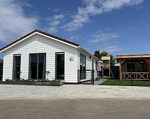 VZ926 Vakantiechalet in Sint-Annaland met ruime oprit en veranda, gevestigd in Tholen, Zeeland.