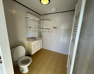 Slaapkamer in VZ926 Vakantiechalet in Sint-Annaland, Tholen, Zeeland met comfortabel tweepersoonsbed.