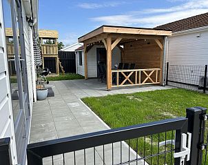 Entree van VZ926 Vakantiechalet in Sint-Annaland, Tholen, Zeeland met moderne uitstraling.