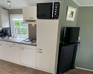 Moderne keuken in VZ562 Chalet Sint-Annaland, Sint-Annaland, met alle voorzieningen.