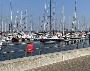 Jachthaven in de buurt van VZ562 Chalet Sint-Annaland in Tholen met veel boten.