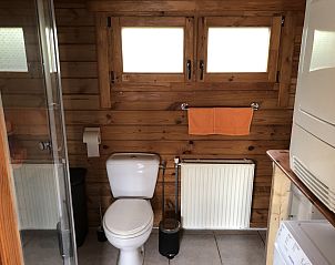 Moderne badkamer in vakantiehuis ZE1418, Sint-Annaland, met luxe douche.