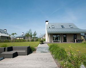 Vakantiehuis Oesterdam Resort in Tholen, Zeeland met ruime tuin en terras.