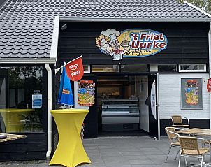 Snackbar bij VZ1100 Vakantiechalet in Scherpenisse, biedt smakelijke snacks voor gasten in Tholen, Zeeland.