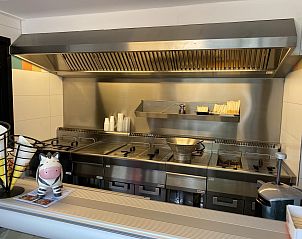 Keukenvoorzieningen in VZ1100 Vakantiechalet in Scherpenisse, ideaal voor zelf koken tijdens uw verblijf in Tholen, Zeeland.