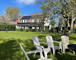 Grote tuin bij VZ033 Appartement Koudekerke met veel ruimte en groen.