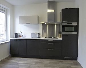 Moderne keuken in Vakantiehuis Dishoek Dunes Residence, Koudekerke, Walcheren, Zeeland.