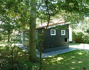 Rear view of VZ1136 Detached vacation home in Koudekerke surrounded by trees in Walcheren, Zeeland.