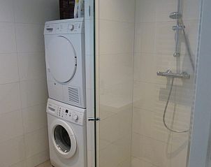 Practical bathroom with washing machine in VZ1136 Detached vacation home in Koudekerke, Walcheren, Zeeland.