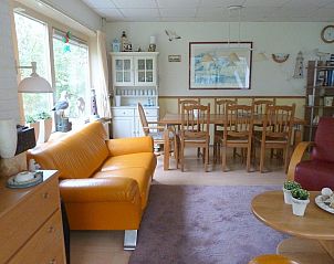 Gezellige woonkamer van VZ1128 Vakantiebungalow, Koudekerke, Walcheren, Zeeland.