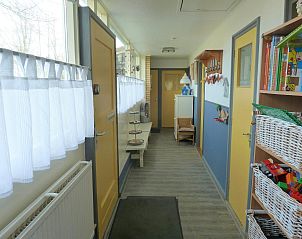 Lichte gang in VZ1128 Vakantiebungalow, Koudekerke, Walcheren, Zeeland.